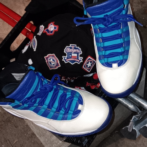 Shoes - Picture 2 of 4